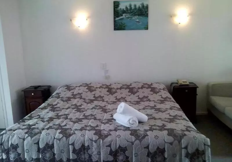 Fotos del hotel Dukes Midway Lodge:  11