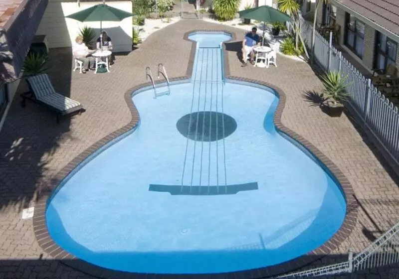 Fotos del hotel Dukes Midway Lodge:  9