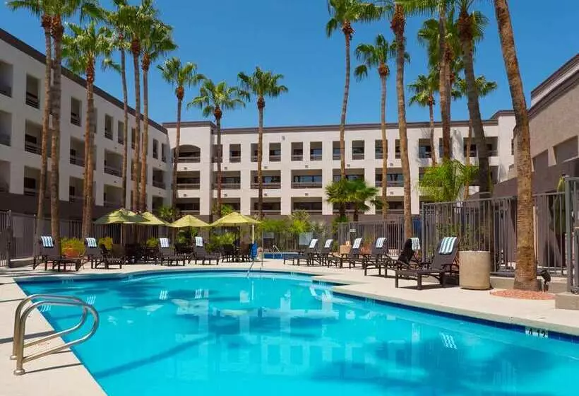 Hilton Phoenix Airport
