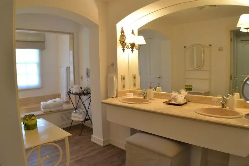 Fotos del hotel L Auberge:  5