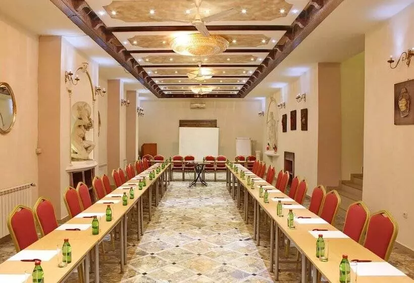 Fotos del hotel Queen's Astoria Design:  9