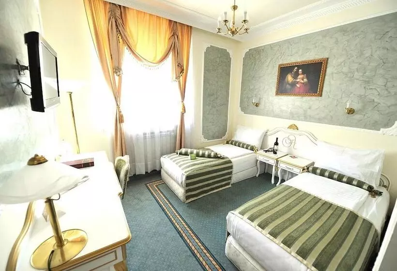 Queen’s Astoria Design