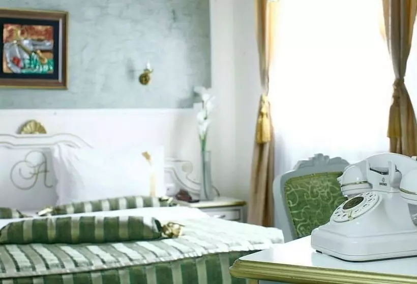 Fotos del hotel Queen's Astoria Design:  15