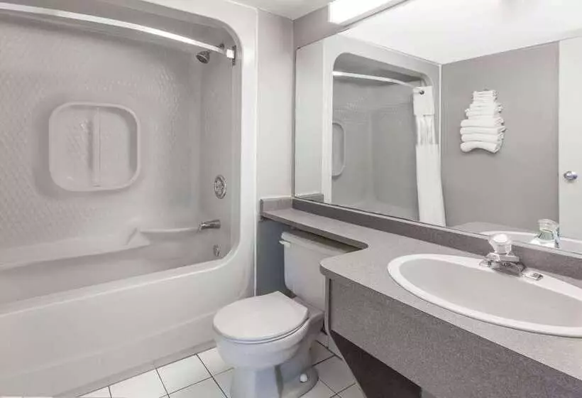 Fotos del hotel Howard Johnson By Wyndham Niagara Falls:  12