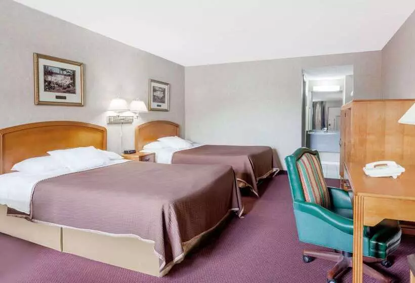 Howard Johnson By Wyndham Niagara Falls