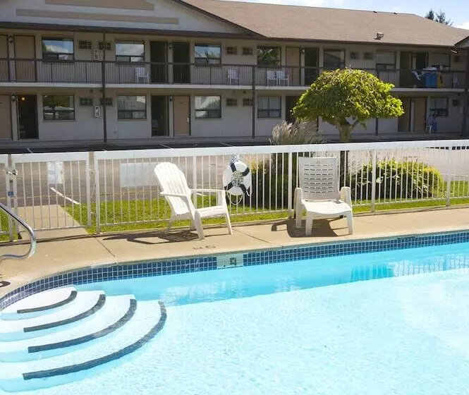 Fotos del hotel Howard Johnson By Wyndham Niagara Falls:  2