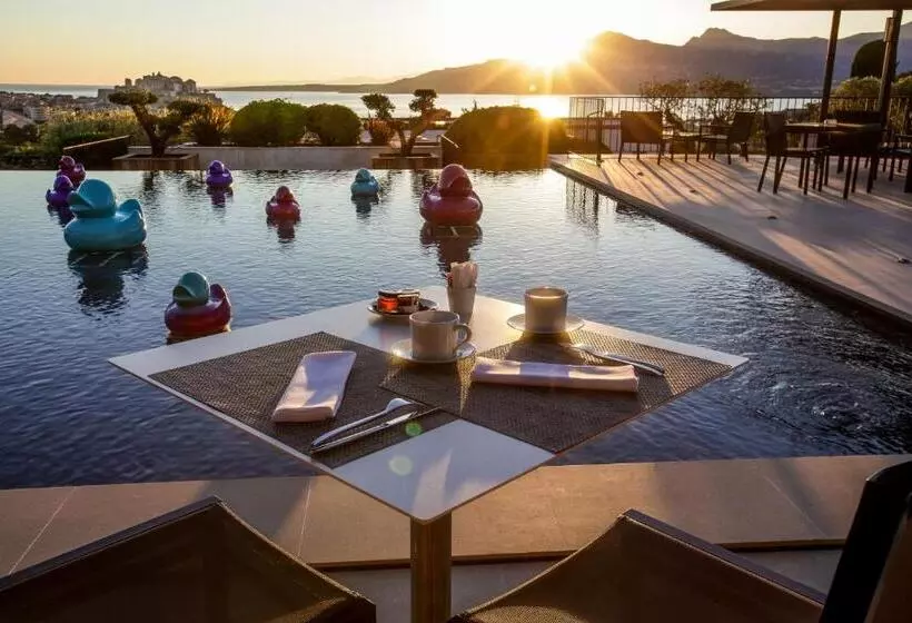 Fotos del hotel La Villa Calvi:  4