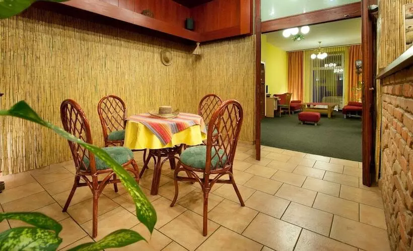 Fotos del hotel Henrietta:  14