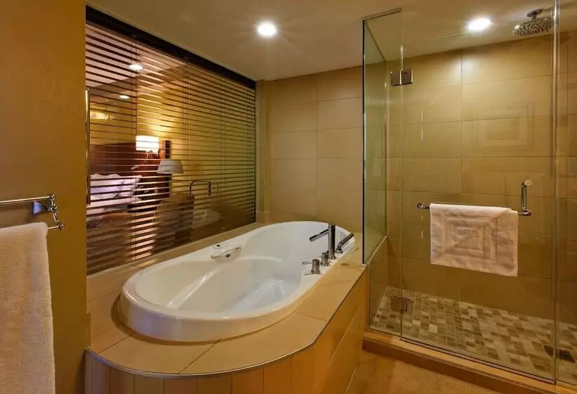 Fotos del hotel Hôtel & Suites Normandin Québec:  15