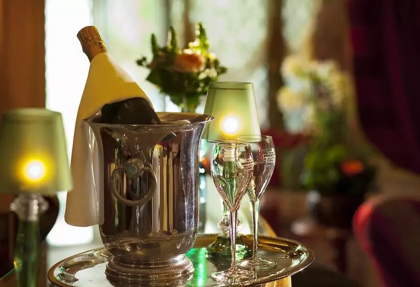 Fotos del hotel Chambiges Elysées:  11