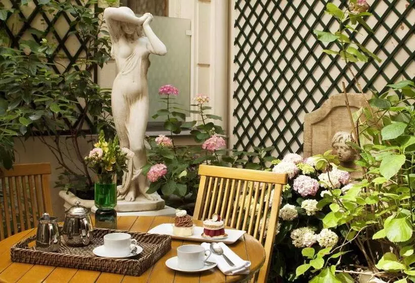 Fotos del hotel Chambiges Elysées:  9