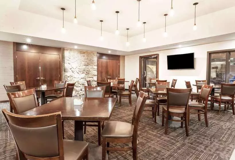 Fotos del hotel Ramada By Wyndham Ottawa On The Rideau:  2