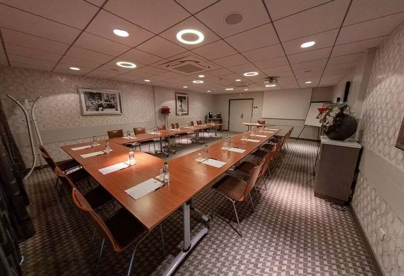 Fotos del hotel Ibis Styles Clermont-ferrand Aéroport:  10