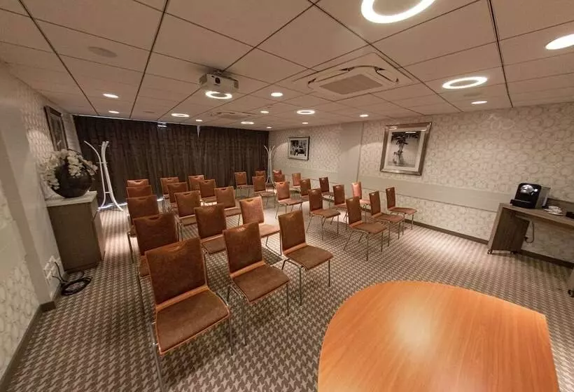 Fotos del hotel Ibis Styles Clermont-ferrand Aéroport:  14