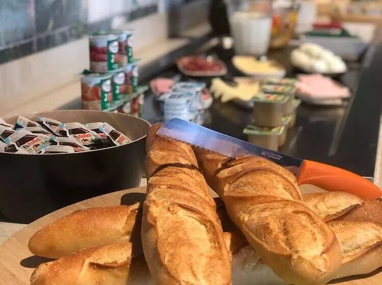 Fotos del hotel Ibis Styles Clermont-ferrand Aéroport:  3