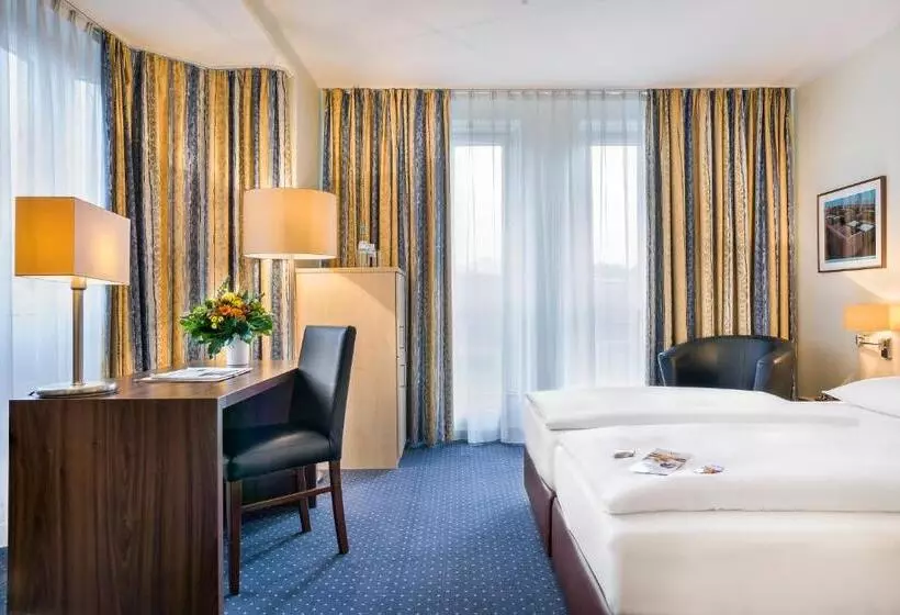 Novum Hotel Mariella Airport