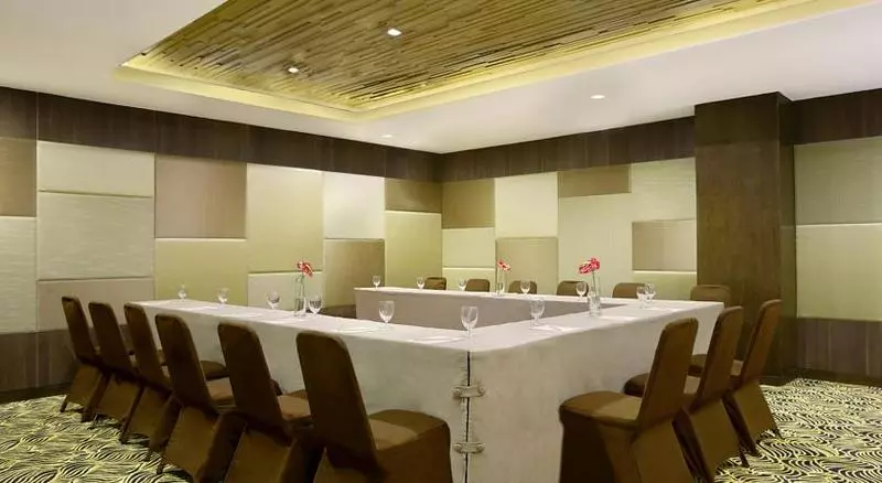 Fotos del hotel Santika Pandegiling Surabaya:  6