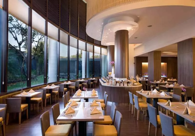 Fotos del hotel Santika Pandegiling Surabaya:  12