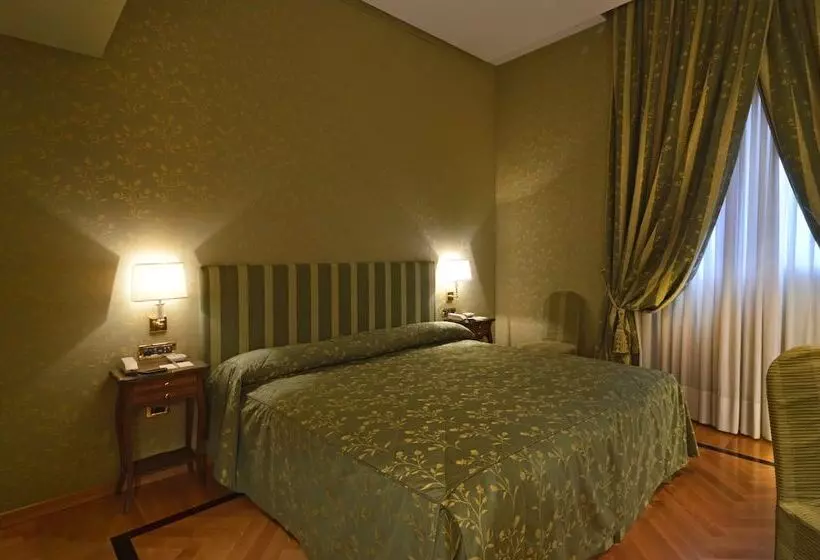 Fotos del hotel Grand Hotel Vesuvio:  9