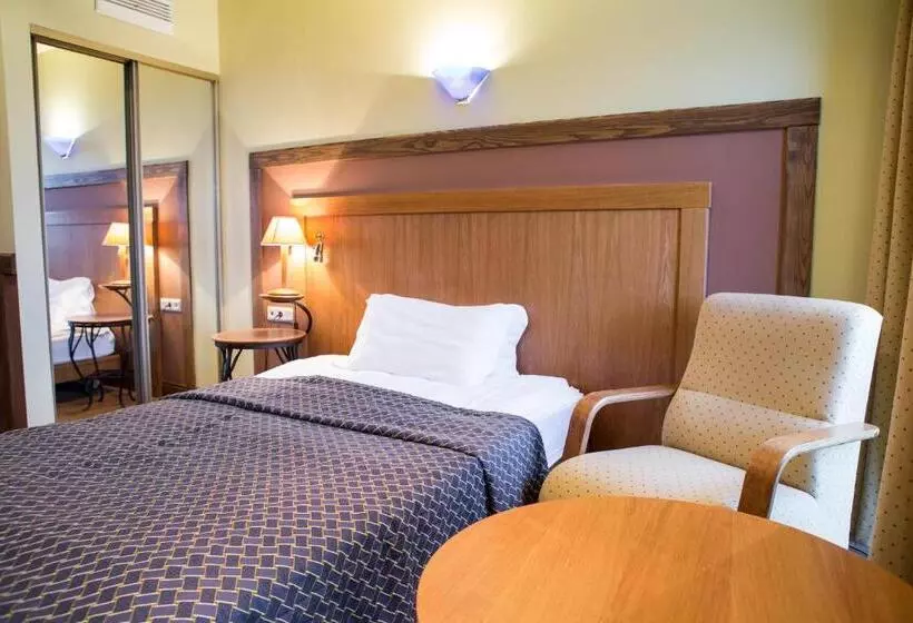 Best Western Santakos