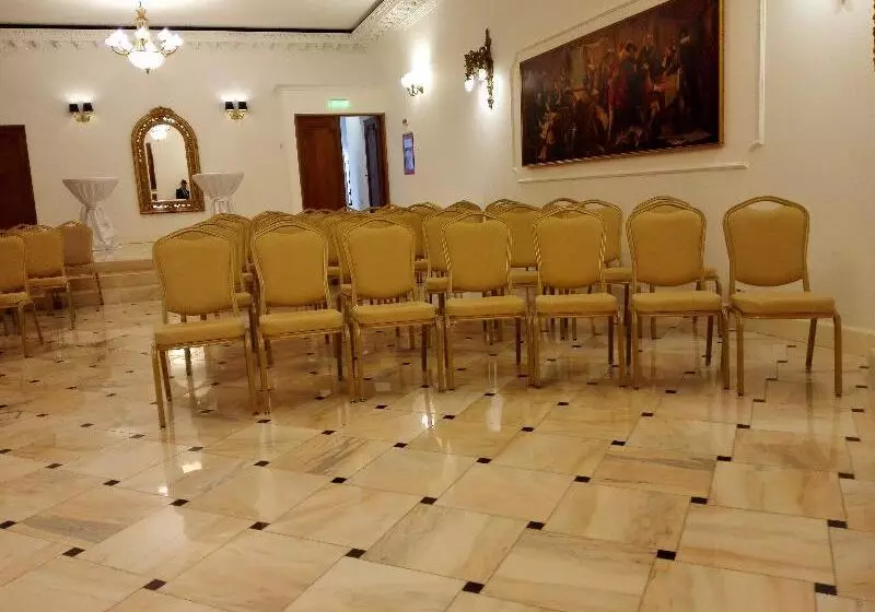 Fotos del hotel Capitol:  15