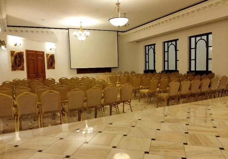 Fotos del hotel Capitol:  22