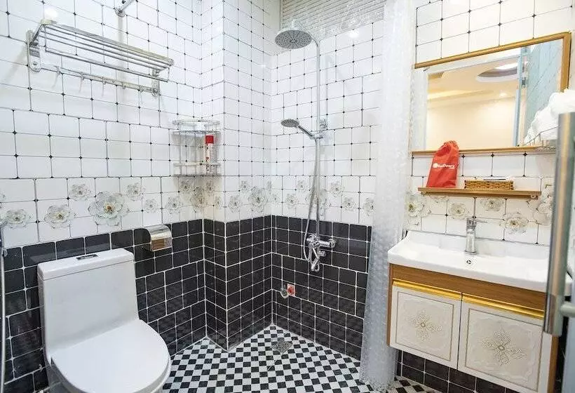Fotos del hotel Reddoorz Plus @ Cach Mang Thang 8 Street:  6