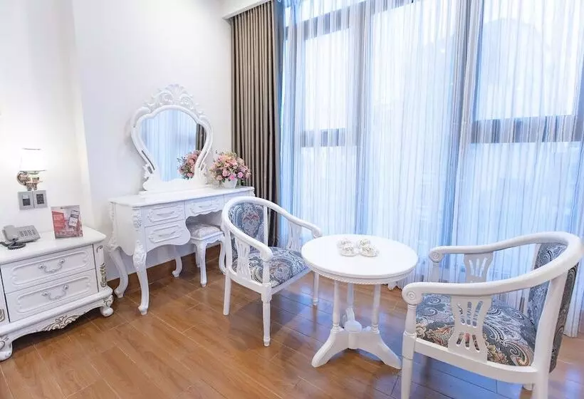 Fotos del hotel Reddoorz Plus @ Cach Mang Thang 8 Street:  8