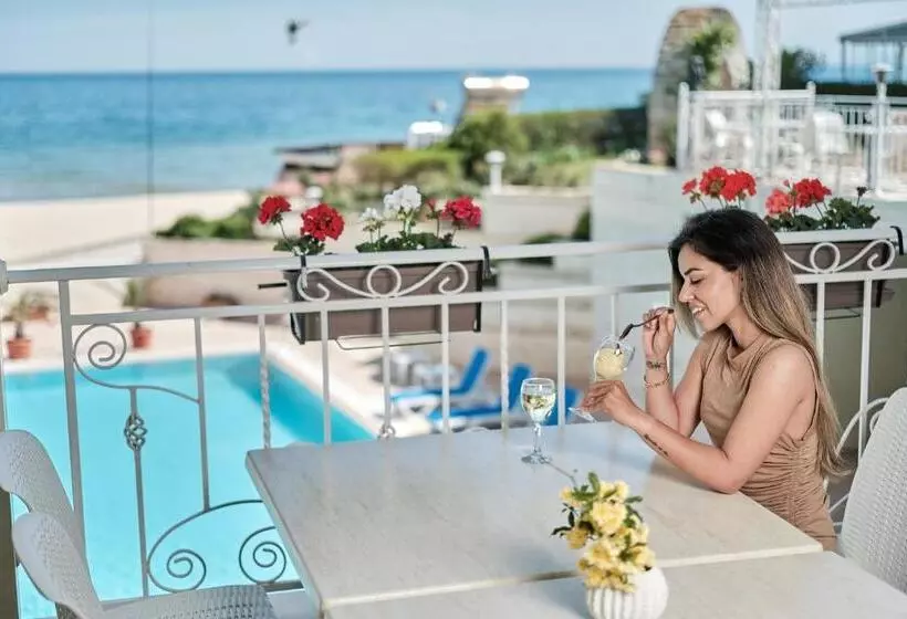 Fotos del hotel Bilyana Beach Hotel - Free Beach Access:  11