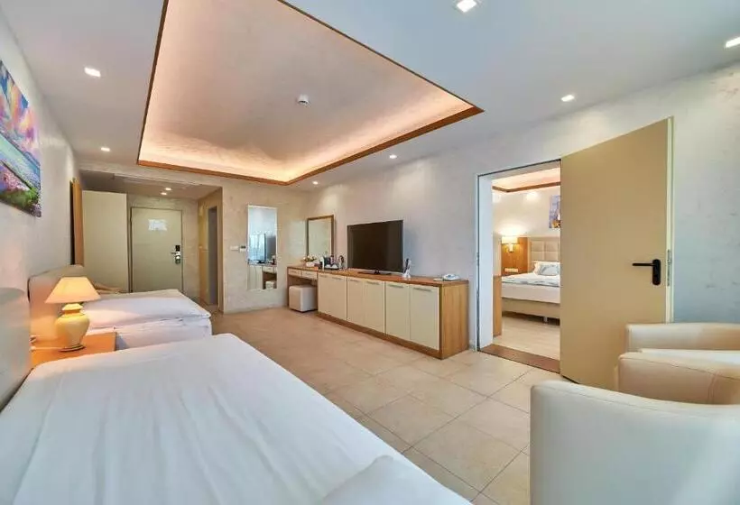 Fotos del hotel Bilyana Beach Hotel - Free Beach Access:  8