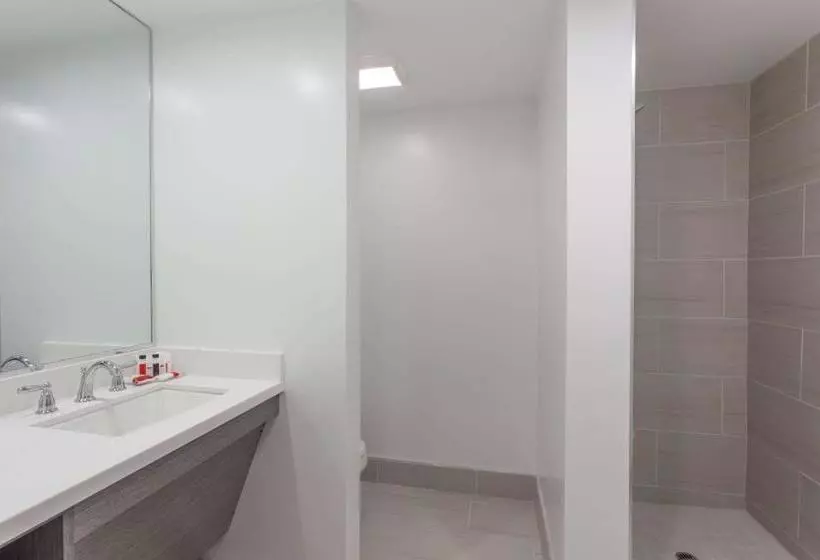 Fotos del hotel Ramada By Wyndham San Diego North  & Conference Center:  7