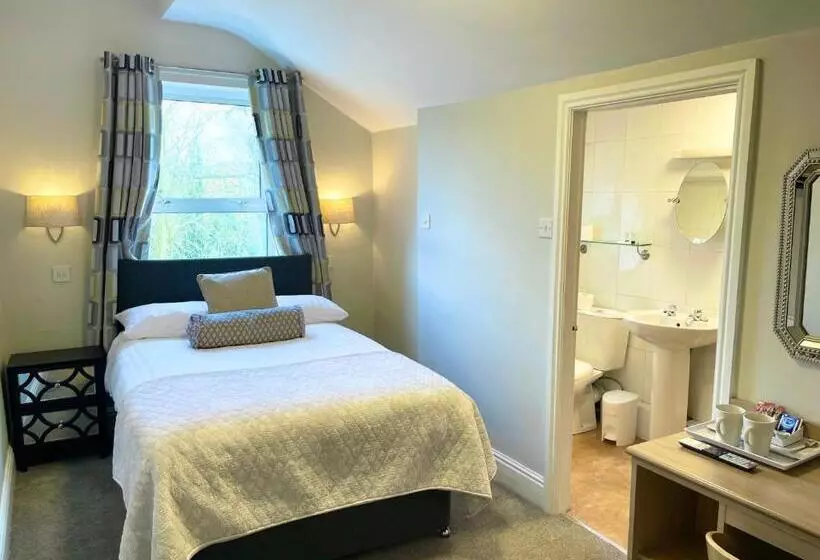 The Westlynne  & Apartments