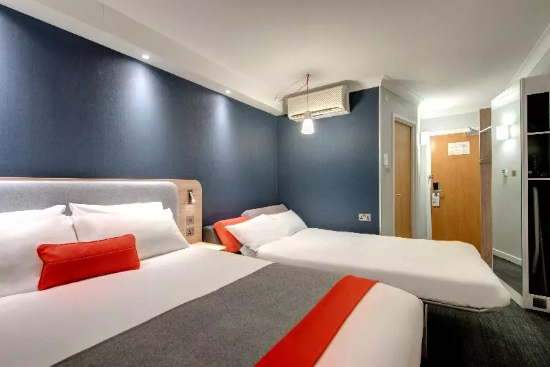 Fotos del hotel Holiday Inn Express London Luton Airport:  8