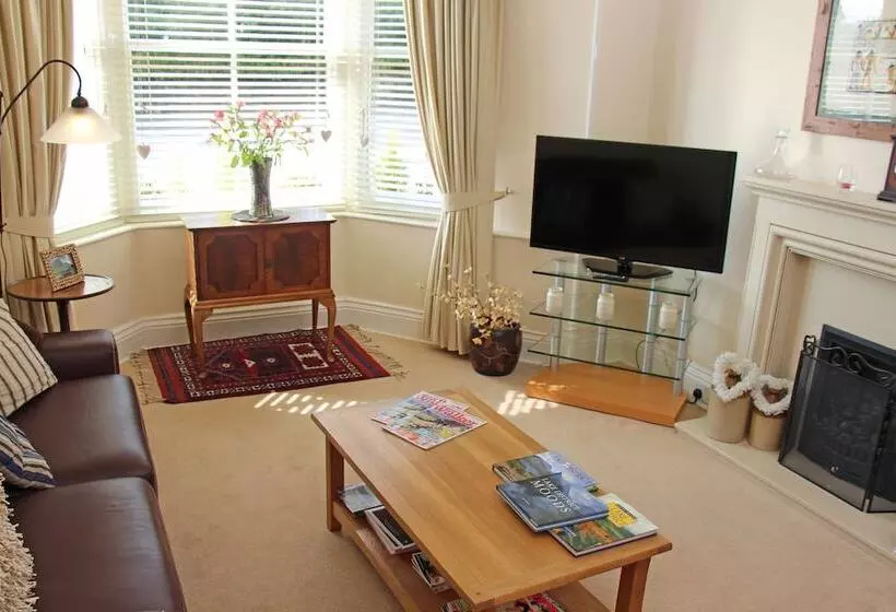 St John’s Lodge (incl Off-site Health Club)