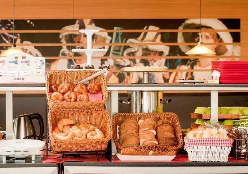 Fotos del hotel Ibis Montevideo Rambla:  25