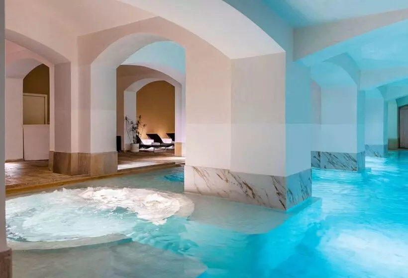 Fotos del hotel Nh Collection Carlo Iv:  23