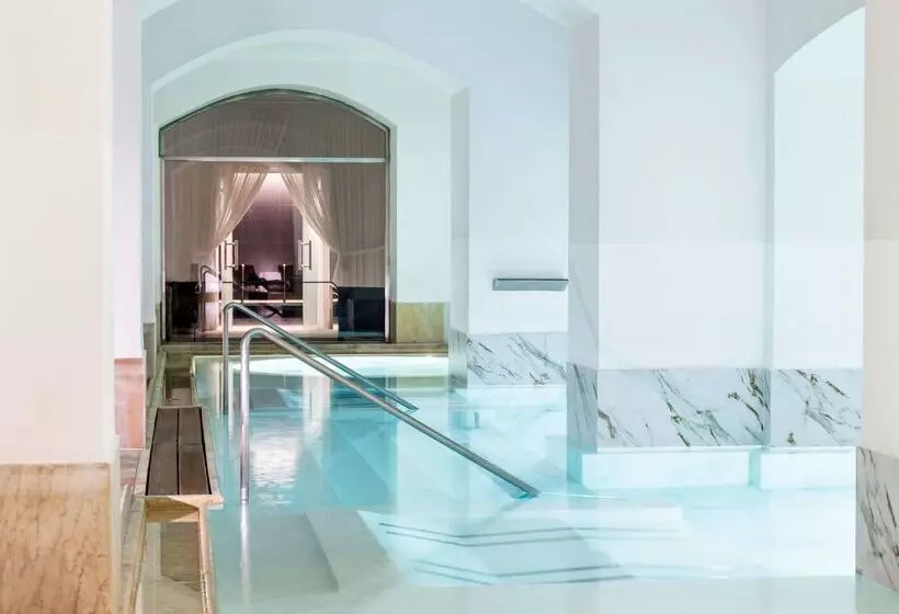 Fotos del hotel Nh Collection Carlo Iv:  22