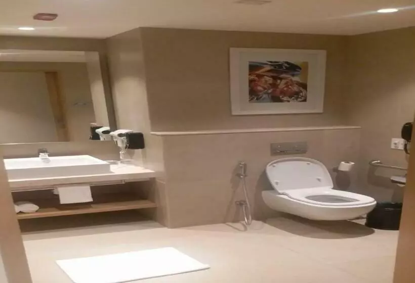 Fotos del hotel Holiday Inn Express & Suites Bengaluru Old Madras Road, An Ihg:  9