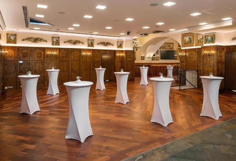 Fotos del hotel Iron Gate  & Suites:  2