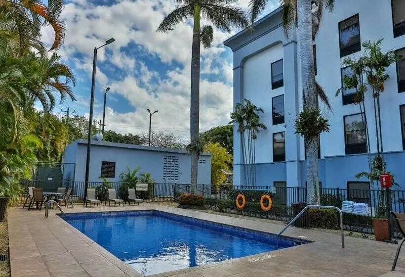 Hampton Inn & Suites San Jose Airport