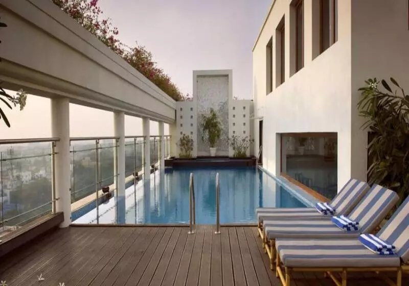 Fotos del hotel The Raintree, St. Mary’s Road:  2