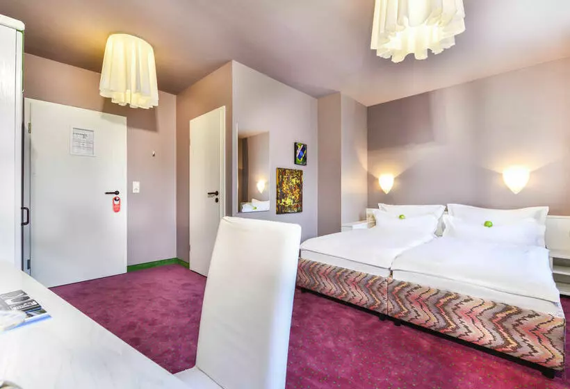 Fotos del hotel Airport Hotel By The New Yorker:  18