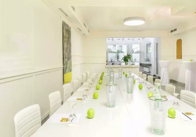 Fotos del hotel Airport Hotel By The New Yorker:  9