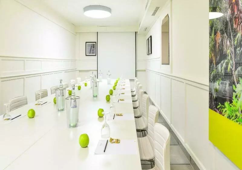 Fotos del hotel Airport Hotel By The New Yorker:  13