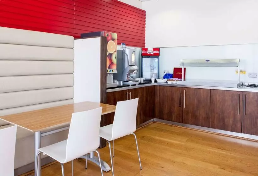 Fotos del hotel Travelodge London Kew Bridge:  3