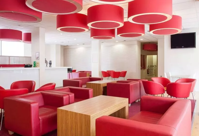 Fotos del hotel Travelodge London Kew Bridge:  2