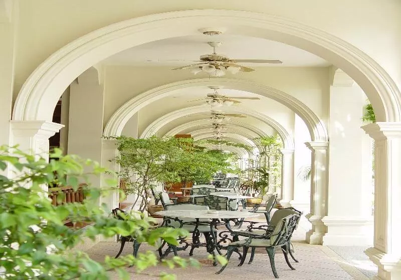 Fotos del hotel The Old Phuket  Karon Beach Resort  Sha Plus:  5