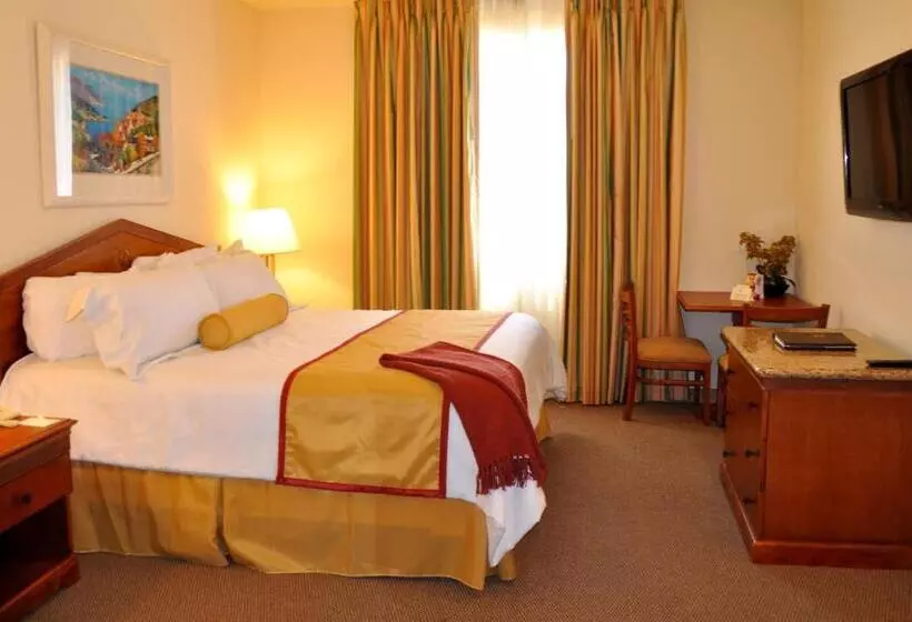 Club De Soleil All-suite Resort