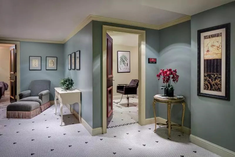 Icon, Autograph Collection