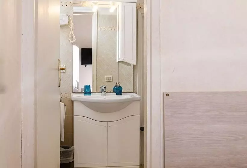 Fotos del hotel Julia:  15